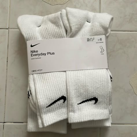 Pack Of Nike Socks, Nike Socks Long, Black And White Nike Socks, White Nike Socks Aesthetic, Nike Socks With Converse, Nike Socks Aesthetic Outfit, Nike Socks Aesthetic, Nike Socks Outfit, Crew Socks Outfit