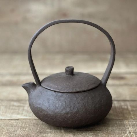 Pinched Pottery (@pinched_pottery) • Instagram-foto's en -video's Pinched Pottery, Handbuilt Ceramics, Ceramic Pinch Pots, Pinch Pot, Rustic Ceramics, Pottery Teapots, Herbal Infusion, Hand Built Pottery, Pinch Pots