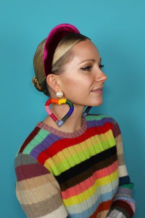 A WINNING COMBO // HEADBANDS & STATEMENT EARRINGS Earring Combinations, Blair Eadie, Red Earrings Stud, Atlantic Pacific, Simple Fits, Fashion Sites, Statement Earring, Velvet Color, Colorful Earrings