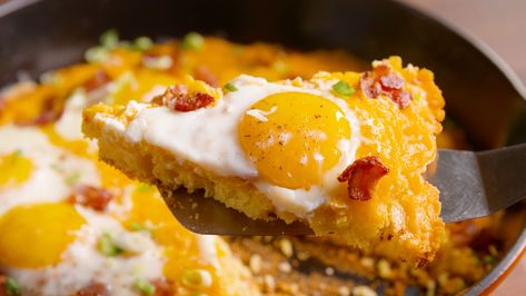 This Cornbread Breakfast Pizza Is The Breakfast You Never Knew You NeededDelish Healthy Breakfast Videos, Breakfast For Dinner Ideas, Cornbread Breakfast, Breakfast Videos, Breakfast Pizza Recipe, Fancy Breakfast, Jiffy Corn Muffin Mix, Corn Bread Recipe, Breakfast Pizza