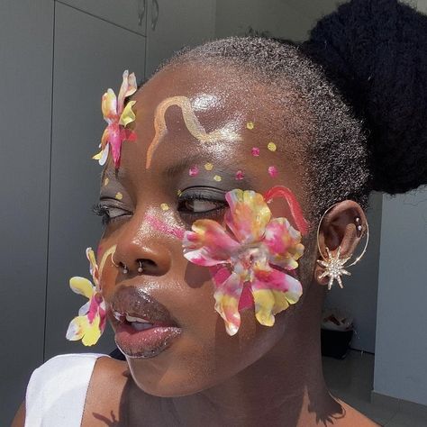 Flowers Photoshoot, Fairy Fountain, Floral Makeup, Flower Makeup, Face Art Makeup, Flower Photoshoot, Beauty Photoshoot, Art Makeup, School Makeup