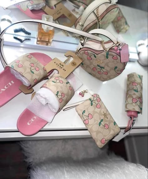 Groovy Accessories, Baddie Designer Bags, Hello Kitty Purse Aesthetic, Pink Handbags Aesthetic, Pink Designer Bag Aesthetic, Coach Slides, Juicy Couture Handbags Pink, Funky Purses, Unique Handbag