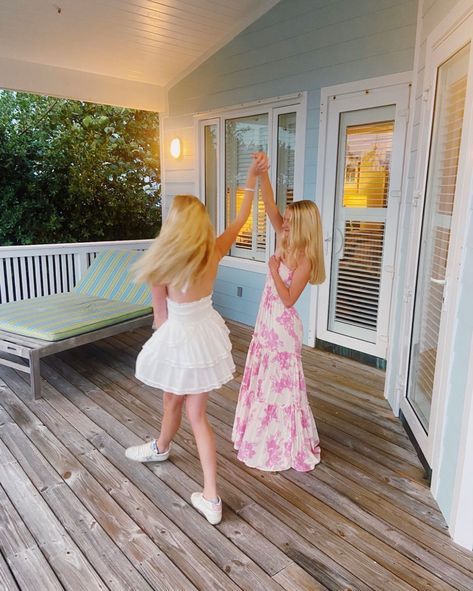 Preppy Blonde Girl, Preppy Blonde, Preppy Family, Preppy Southern, Preppy Lifestyle, Spring Break Outfit, Best Friend Photos, Pic Pose, Summer Friends