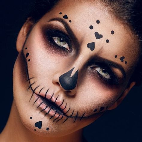 💀 HAPPY HALLOWEEN BITCHES💀 photo @hellenpass // inspo by @jordanliberty Halloween Skeleton Makeup, Adult Face Painting, Creepy Makeup, Creepy Halloween Makeup, Skeleton Makeup, Makeup Easy, Scary Makeup, Halloween Makeup Easy, Skull Makeup