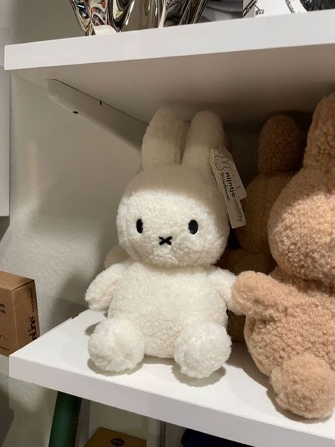 Miffy Stuffed Animal, Miffy Plushies, Cute Plushies Kawaii, Miffy Stuff, Miffy Plush, Miffy Bunny, Cute Animals Images, Birthday List, Cute Stuffed Animals