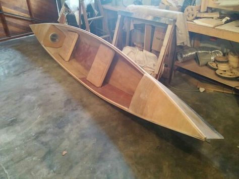 Make a canoe Boat Construction, Canoe Plans, Wood Canoe, Canoe Building, Wooden Canoe, Plywood Boat, Canoe Boat, Wooden Boat Building, Kayak Rack