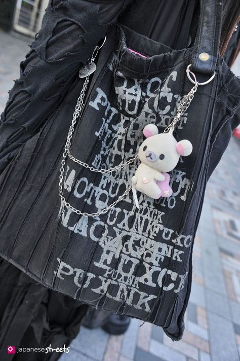 Visual Kei Outfits, Tokyo Dark, Dark Decora, H Naoto, Red Rum, 00s Aesthetic, Harajuku Punk, Harajuku Tokyo, J Fashion