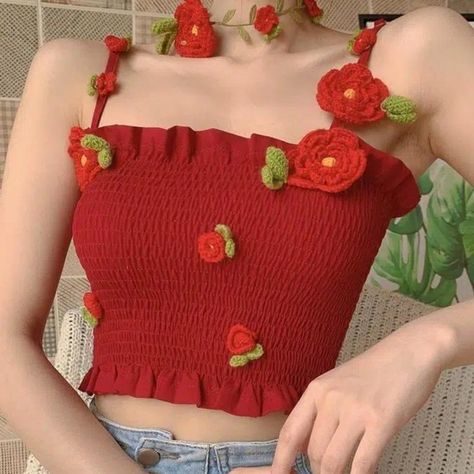 This Rose Crochet Top Is All You Need For An Easy, Chic Vibe! Crochet Details And Ruffle Style Make This A Summer Go-To. Rose Crochet Design Spaghetti Straps Ruffle Cami Style One Size Not Include Choker #1154 Crochet Ruffle Top, Crochet Tank Tops, Crochet Top Outfit, Rose Crochet, Rose Clothing, Top Bustier, Crochet Ruffle, Easy Chic, Crochet Bee