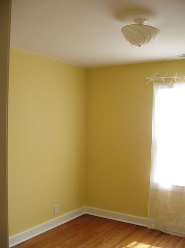 Benjamin Moore Fresh Butter - love the name, love it for the staircase hallway Yellow Bedroom Paint, Country Bungalow, Fresh Butter, Pond House, Yellow Bedroom Decor, Deco Living, Yellow Room, Yellow Living Room, Yellow Decor