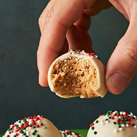 Peanut Butter Snowballs, Christmas Baking Ideas, Snowballs Recipe, Peanut Butter Recipe, Melted White Chocolate, Xmas Recipes, Xmas Baking, Chocolate Garnishes, Holiday Sweets