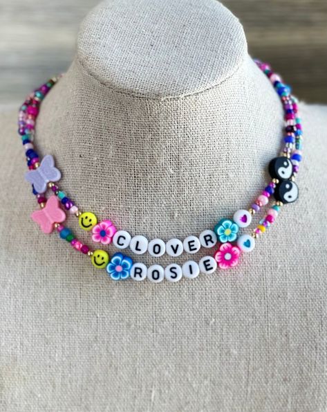 Beaded Name Necklace, Y2k Choker, Smiley Necklace, Girls Necklace, Flower Choker, Necklace Ideas, Necklace Flower, Girls Necklaces, Kids Jewelry