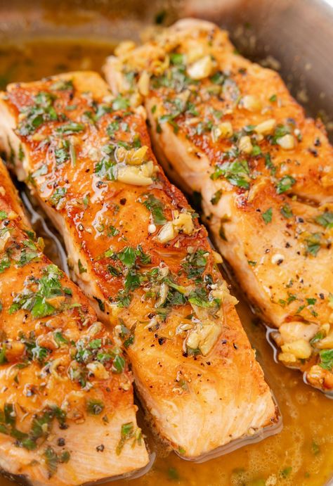 Dinner Ideas For The Week, Salmon Recipe Pan, Sauteed Salmon, Garlic Lemon Butter Sauce, Seared Salmon Recipes, Lemon Garlic Butter Sauce, Salmon Recipes Pan Seared, Lemon Garlic Salmon, Skillet Dinner Recipes