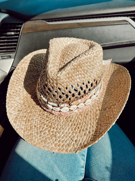 Cowgirl Beach Hat, Beach Cowgirl Hat, Coastal Hats, Cowboy Hats Aesthetic, Sombrero Cowgirl, Bachelorette Party Lake Weekend, Costal Cowboy, Cowboy Hat Aesthetic, Coastal Cowgirl Hat