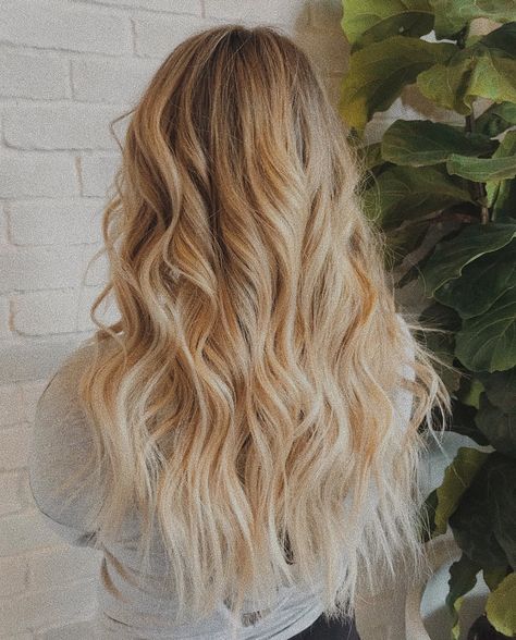 #hair #blonde #utah #blondehair #curled #curledhair Hair Curl Inspiration, Curled Extensions Hairstyles, Simple Loose Curls Hair Styles, Beach Curled Hair, Utah Curls Straight Ends, Curled Hairstyles Blonde, Soft Beach Curls, Curled Hair Straight Ends, Senior Picture Hairstyles Curls