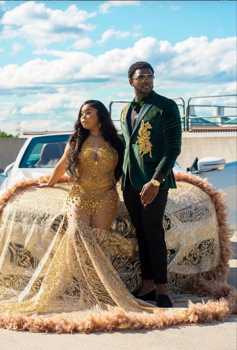 Hood Prom Dresses 2023, Gold Prom Black Couple, Green And Gold Prom Couple, Gold Prom Dress Couple, Photo Dump Black, Green Prom Couple, Prom 2k23, Prom Fits