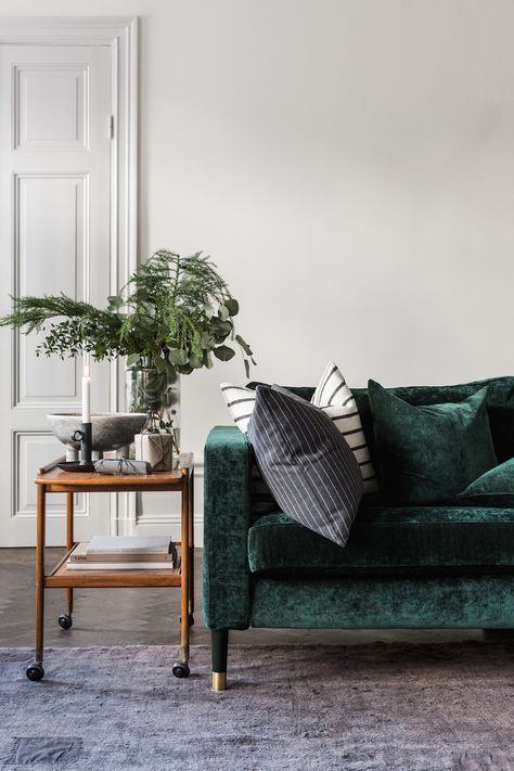 Green Velvet Sofa with Wood Side Table Green Couches, Green Velvet Couch, Sofa Bar, Parisian Interior, Green Couch, Scandi Boho, Retro Sofa, Velvet Couch, Green Velvet Sofa