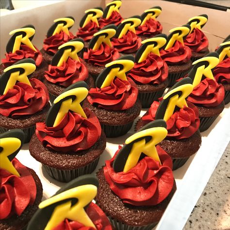 Robin Cupcakes! #Robin #Batman #HolyRustedMetal #Sidekick #DC #Cupcake Batman And Robin Birthday Party, Dc Birthday Party Ideas, Dc Birthday Cake, Robin Cupcakes, Robin Birthday Cake, Robin Birthday Party, Dc Cake, Cake Bday, Robin Batman