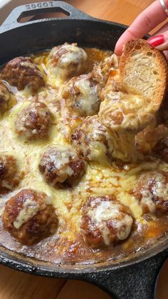 Crock Pot Inspired Meatball Recipes, Idee Pasto, Dandelion Recipes, Beef Recipes Easy, Food Recepie, French Onion, Food Videos Cooking, Beef Dishes, Edible Flowers