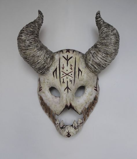 Nordic Pagan Skull Terror Berserk creature mask with Horns Runes Vikings papier mache Horror Masquerade mask #SkullCreature #HornedDemonMask #BonesHorns #NordicRunes #PaganMask #HalloweenMask #WarriorMask #MaskWithHorns #Berserk #NordicMask Mask With Horns, Norse Magic, Witcher Monsters, Nordic Runes, Monster Mask, Monster Prom, Skull Mask, Cool Masks, Masks Art