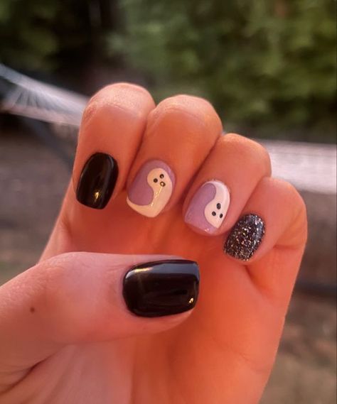 Short Ghost Nail Designs, Ghost Toenail Design, Kids Nails Halloween, Simple But Cute Halloween Nails, Halloween Nails With Purple, Halloween Nail Designs For Kids, Halloween Gel Nails Ideas Short Simple, Dip Halloween Nail Ideas, Halloween Nails For Girls Kids