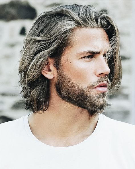 Curly Man, Long Hair And Beard, Trendy Mens Hairstyles, Mens Medium Length Hairstyles, Mohawk Hairstyles Men, Mens Hairstyles Medium, Men's Long Hairstyles, Medium Length Hair Men, Chin Length Hair