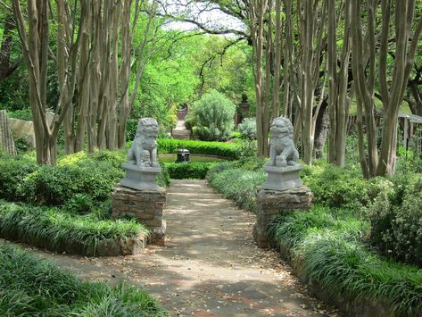 Most People Don't Even Know This Little-Known Destination In Texas Even Exists Labyrinth Walk, Texas Landscaping, English Garden Style, Weatherford Texas, Boxwood Garden, Gardens Of The World, Famous Gardens, Asian Garden, Seasonal Displays