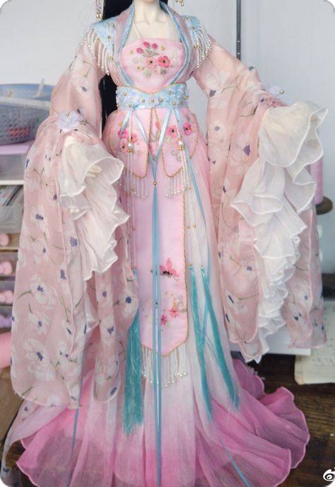 Pink And Blue Fashion, Chinese Princess Aesthetic, Japanese Princess Dress, Chinese Princess Dress, Cute Kimono, Traditional Asian Dress, Ancient Dress, Chinese Princess, Ethereal Dress