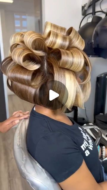 Short Natural Black Women Hairstyles, Short Sew In Hairstyles Curly Bob, Volume Curls Short Hair, How To Style A Bob Wig, Hairstyles With Black Dress, Blonde Bob Hairstyles For Black Women, Black Women Bobs Haircuts, Short Hairstyles On Black Women, Short Blonde Bobs Black Women