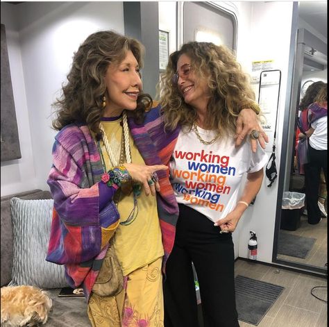 Frankie Bergstein Outfits, Brianna Outfits Grace And Frankie, Grace And Frankie Brianna Style, Frankie Grace And Frankie Style, Frankie Clothing, Frankie From Grace And Frankie Clothes, Lily Grace, You Go Girl, Working Woman