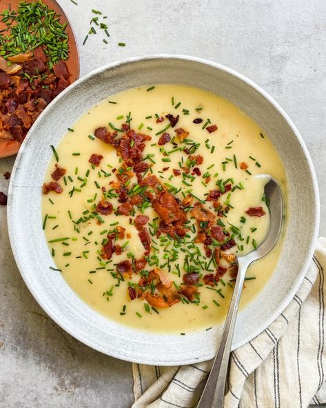 Potato Soup With Bacon, Potato And Leek Soup, Leeks Soup Recipes, Leek And Potato Soup, Potato Bacon Soup, Leek And Potato, Soup With Bacon, Creamed Leeks, Potato Leek