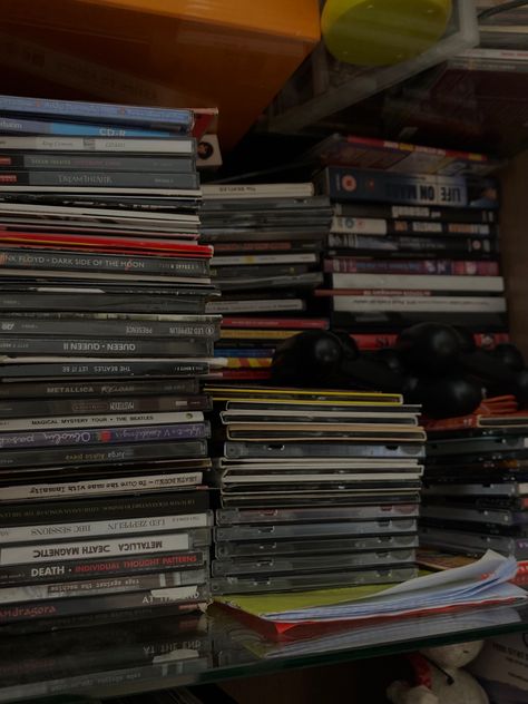 🏷Vintage CDs aesthetic CD piles of CD messy Queen The Beatles Dream Theater Metallica Pink Floyd Old Cds Aesthetic, 2000 Vibes Aesthetic, Cd Collection Aesthetic, Old Music Aesthetic, Metallica Aesthetic, Cds Aesthetic, Metallica Cd, Cd Shop, 80’s Aesthetic