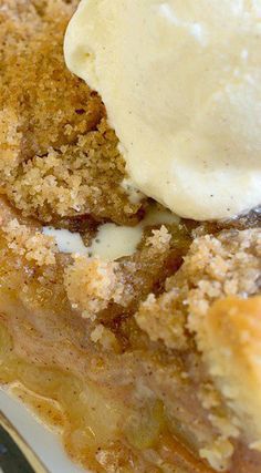 Mock Apple Pie, Zucchini Pie Recipes, Crumble Tart, Apple Crumb Pie, Zucchini Recipes Dessert, Crumb Pie, Huge Garden, Zucchini Pie, Apple Desserts Easy