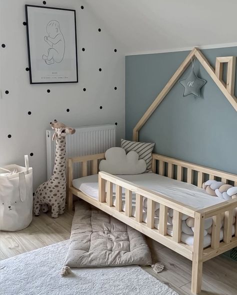 24 Insanely Cute Kids' Room Ideas (Toddler Edition) 69 24 Insanely Cute Kids' Room Ideas (Toddler Edition) Toddler Bedroom Paint Ideas, Neutral Toddler Room, Toddler Room Ideas For Boys, Toddler Bedroom Boy, Kids Bedroom Ideas For Boys, Toddler Room Boy, Minimalist Kids Bedroom, Ikea Toddler Room, Small Toddler Rooms