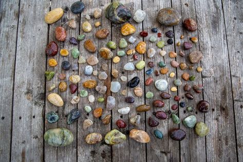 Agates: Ultimate Guide To Collecting Agates (What They Are and How To Find Them) Oregon Rockhounding, Rock Hounding Utah, Rock Collecting, Rock Tumbling, Agate Rocks, Rocks And Fossils, Rock Hunting, Rock Minerals, Rv Ideas