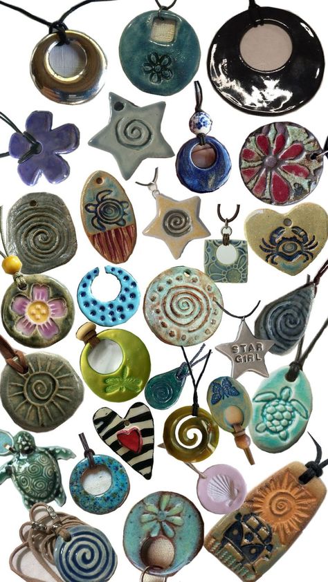 Cerámica Ideas, Clay Diy Projects, Pottery Crafts, Ceramics Pottery Art, Diy Crafts To Do, Clay Art Projects, Clay Jewelry Diy, Ceramics Ideas Pottery, Funky Jewelry