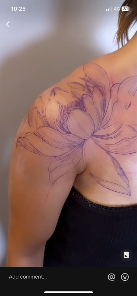 Cute Sleeves Tattoos For Women, Marigold Shoulder Tattoo, Creole Tattoos Ideas, Baddie Thigh Tattoos Side, Louts Flower Tattoo Back, Girly Shoulder Tattoo, Women Tattoos Shoulder, Back Sleeve Tattoo Women, Tattoos On Thigh For Women