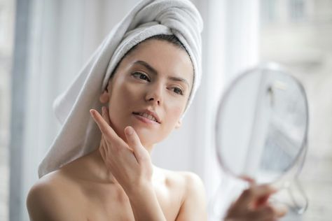 4 Habits of People Who Look Younger Than Their Age Scrub Wajah, Glow Skin, Top Skin Care Products, Effective Skin Care Products, Body Care Routine, Skin Care Serum, Salma Hayek, Younger Looking Skin, Anti Aging Skin Products