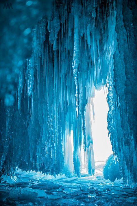 Ice Cave Iceland, Frozen Background, Beautiful Winter Pictures, Minnehaha Falls, Ice Lake, Winter Dance, Lake Baikal, Ice Castles, Ice Cave