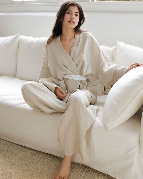 Linen Loungewear Set, Lounge Wear Stylish, Loungewear Fashion, Homewear Woman, Linen Loungewear, Minimal Chic, Life Tips, Beauty And Lifestyle, French Linen