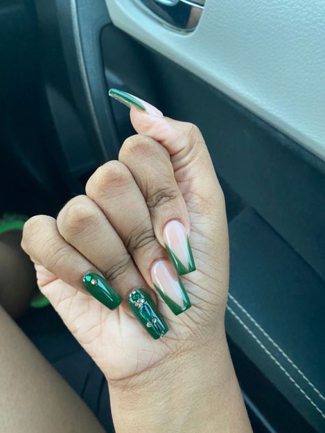 Short Forest Green Nails, Green And Black French Tip Nails, Dark Green French Tip Nails Square, Dark Green Nails French Tip, Royal Green Nails, Emareld Green Nails, Short Dark Green Nails, Simple Emerald Green Nails, Dark Green Acrylic Nails Designs