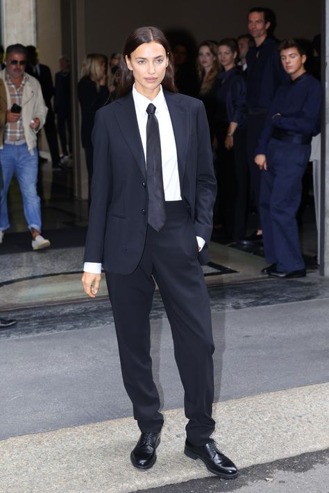 Irina Shayk Style, Tie Outfit, Transitional Fashion, Women Wearing Ties, Vogue France, Katharine Hepburn, Vogue Us, Women Ties, Power Suit