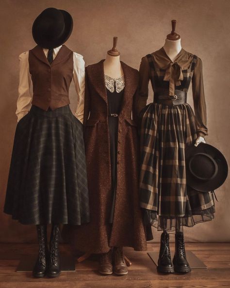 Cool Outfits Dress, Little Women Outfit Ideas, Old Timey Outfits, Old Fashioned Outfits, Victorian Aesthetic Outfit, Vintage Women Outfits, Victorian Inspired Outfits, Academia Fashion Women, Old Fashion Outfits