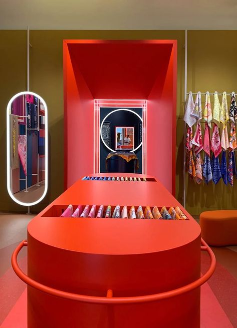 Hermès Temporary Store Roma | Elisa Ossino Pop Art Store Design, Hermes Pop Up Store, Temporary Shop, Hermes Store, Temporary Store, Architecture Magazines, Retail Interior, Studio Interior, Store Design Interior