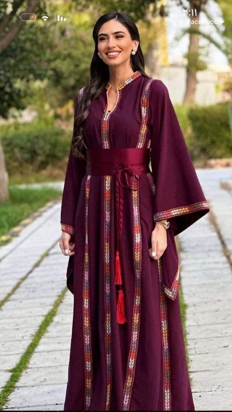 Jordanian Thobe, Jordanian Dress, Turkey Fashion, Embroidered Dress Boho, Moroccan Fashion, Modest Dresses Casual, Muslimah Fashion Outfits, Arab Fashion, Fashion Attire