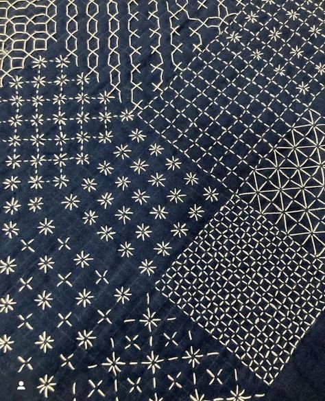 Rag Quilting, Japanese Quilting, Embroidery Books, Batik Clothing, Boro Stitching, Sashiko Pattern, Textile Art Embroidery, Japanese Quilts, Kantha Embroidery