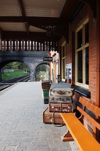 Train Station Platform, Simplon Orient Express, Train Platform, Old Train Station, Luxury Train, Travel Cases, English Village, Train Depot, Old Trains