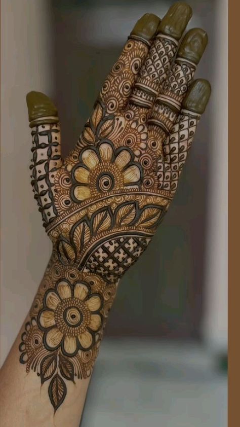 Thick Mehandi Designs, New Design Mehndi 2024, Heena Design 2024, Mahendiii Design Latest, Thick Mehendi Designs For Hands, Mahndi Pic Simple Front Hand, Trending Mehendi Designs 2024, Mehndi Designs Simple 2024, Mehndi Designs 2024