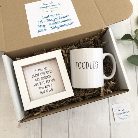 Leaving gift set - Goodbye gift -New job gift - Leaving gifts for colleagues - Goodbye gift box - Leaving gift box - Small framed print  #leavinggift #phrasesaying #goodbyegift #newjobgift #giftforcolleague #toodlesmug Farwell Gifts, Goodbye Gifts, Funny Gifts For Friends, Tray Diy, Diy Gifts For Friends, Perfume Tray, New Job Gift, Leaving Gifts, Farewell Gifts