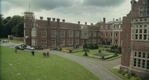 Boarding School Aesthetic, Gallagher Girls, Vampire Academy, Prep School, Bangor, School Building, School Aesthetic, The Secret History, Boarding School