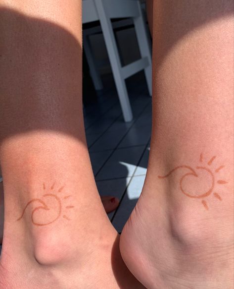 Maching Tattoos Henna, Easy Hannah Tattoos, Easy Ankle Tattoo, Best Friend Henna Designs, Matching Henna Designs For Best Friends, Henna Summer Tattoos, Easy Hannah Designs For Beginners, Beach Henna Tattoos Summer, Cute Summer Henna Tattoos